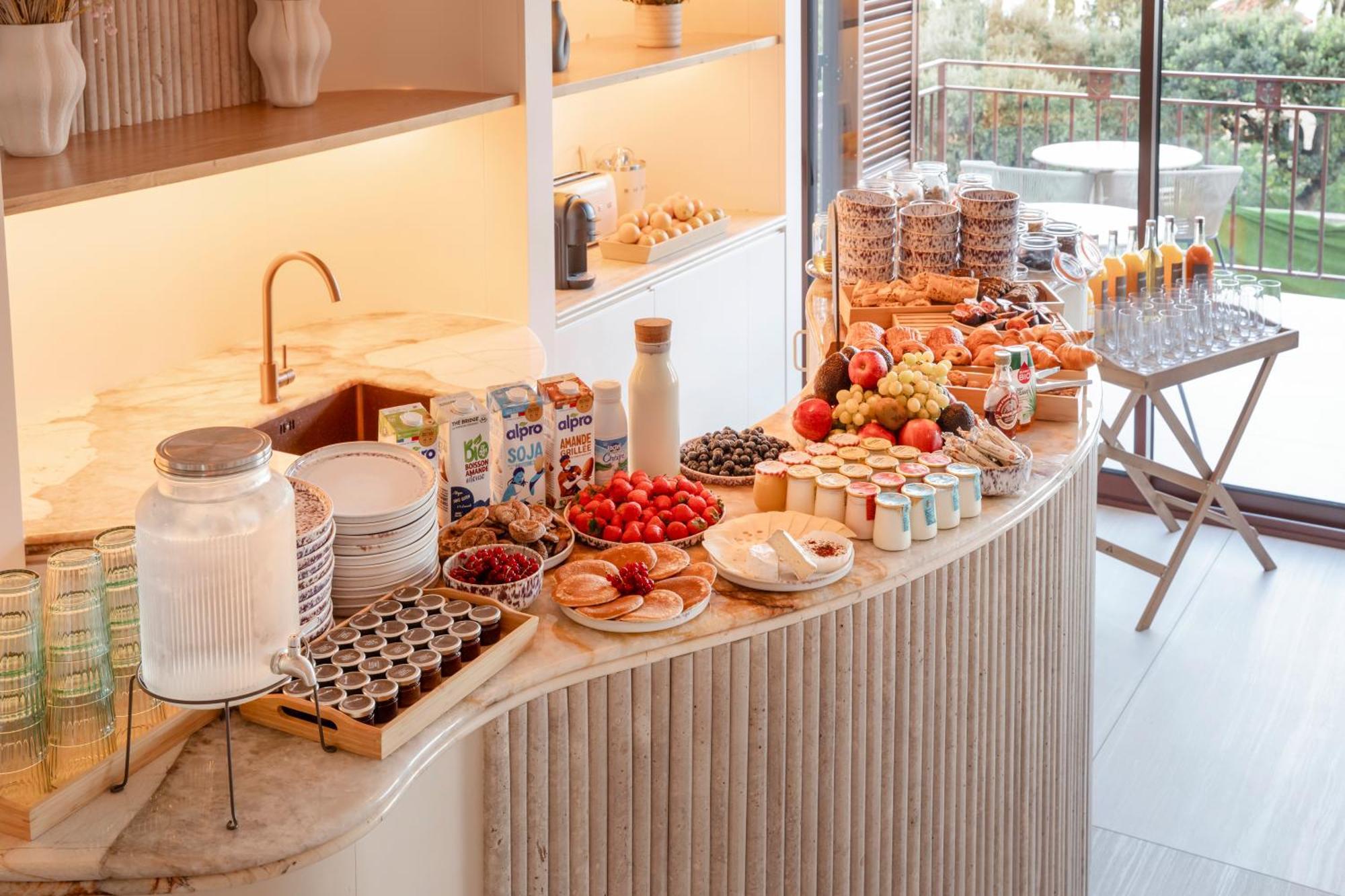 Tinah Saint-Tropez Hotel Екстериор снимка
